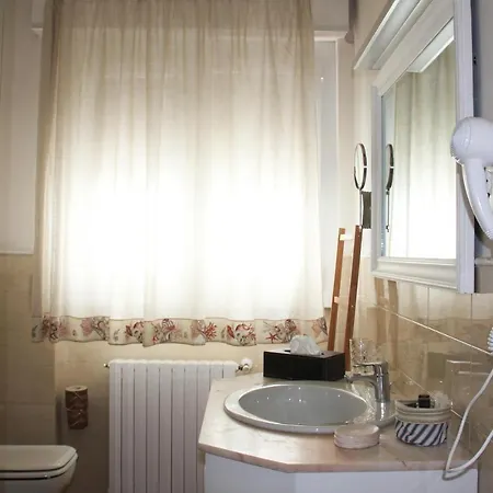 Bijou Hotel 4*