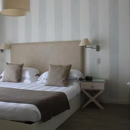 Bijou Hotel 4*